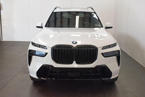 Alpine White 2027 BMW X7 xDrive40i