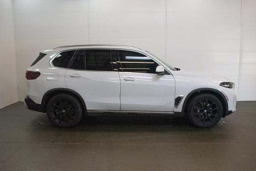Alpine White 2024 BMW X5 xDrive40i
