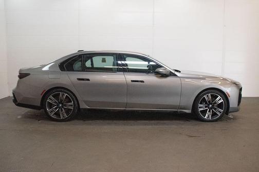 2023 BMW 760 i xDrive
