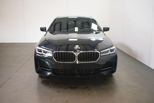 Black Sapphire Metallic 2022 BMW 540 i xDrive