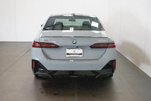 Brooklyn Grey Metallic 2027 BMW 550e 550e xDrive