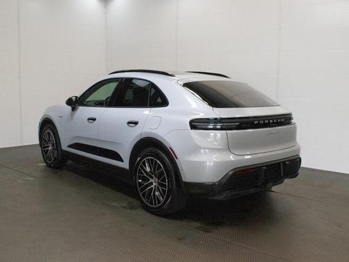 2025 Porsche Macan 4