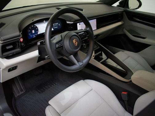 2025 Porsche Macan 4