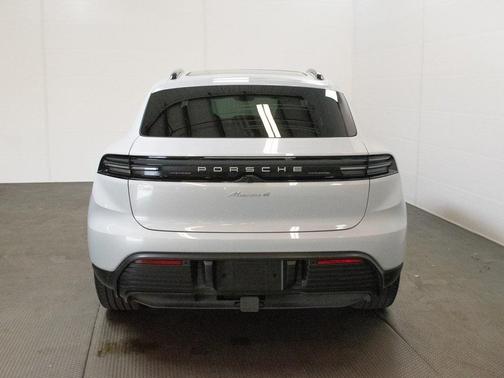 2025 Porsche Macan 4