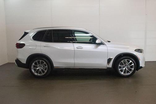 Mineral White Metallic 2026 BMW X5 xDrive40i