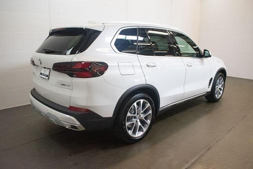 Mineral White Metallic 2026 BMW X5 xDrive40i