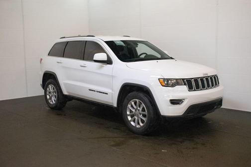 Bright White Clearcoat 2021 Jeep Grand Cherokee Laredo