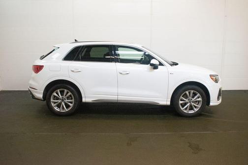 Ibis White 2022 Audi Q3 45 S line Premium