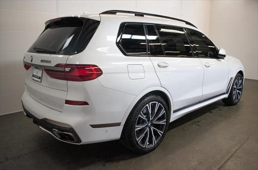 2021 BMW X7 M50i