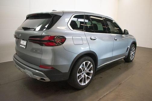 Skyscraper Gray Metallic 2025 BMW X5 xDrive40i