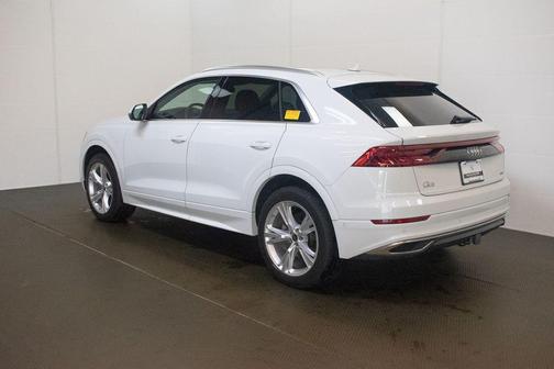 Glacier White Metallic 2023 Audi Q8 55 Premium Plus