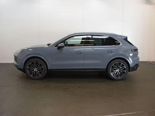 Arctic Grey 2024 Porsche Cayenne Cayenne