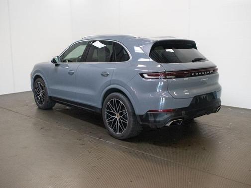 Arctic Grey 2024 Porsche Cayenne Cayenne