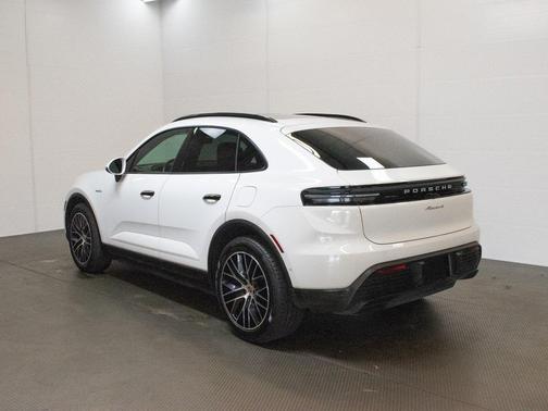 2025 Porsche Macan 4