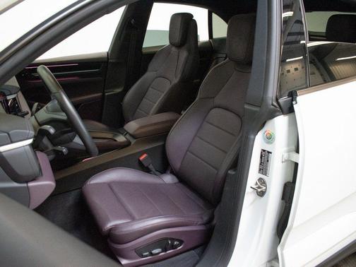 2025 Porsche Macan 4