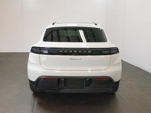 2025 Porsche Macan 4