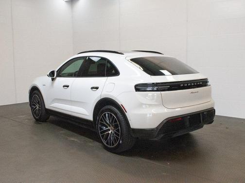 2025 Porsche Macan 4