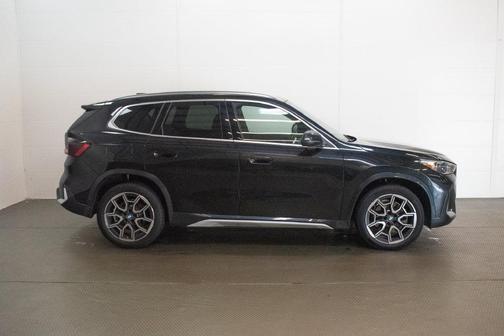 Black Sapphire Metallic 2025 BMW X1 xDrive28i