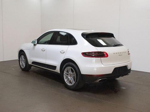 White 2018 Porsche Macan Macan