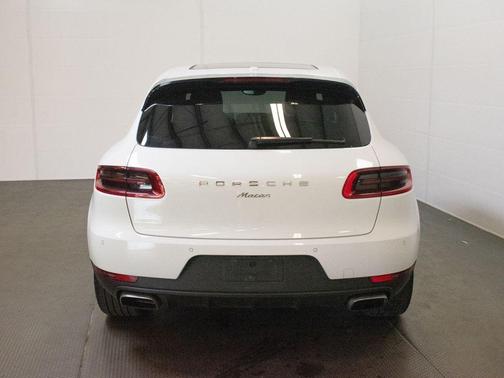 White 2018 Porsche Macan Macan