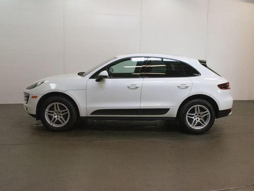 White 2018 Porsche Macan Macan