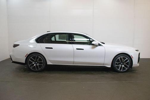 Mineral White Metallic 2026 BMW 740 xDrive