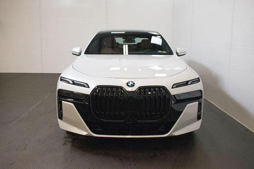 Mineral White Metallic 2026 BMW 740 xDrive