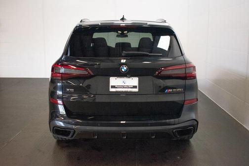 Black Sapphire Metallic 2022 BMW X5 M50i