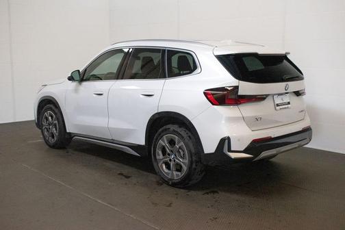 Mineral White Metallic 2026 BMW X1 xDrive28i