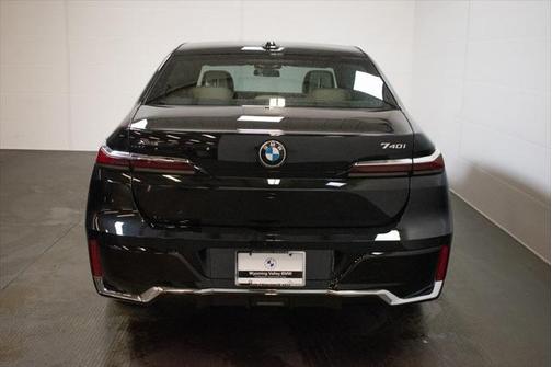 2025 BMW 740 i xDrive