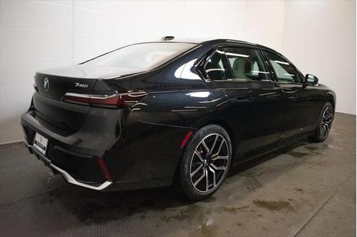 2025 BMW 740 i xDrive