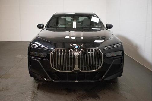 2025 BMW 740 i xDrive