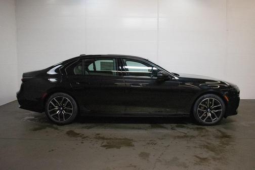 2025 BMW 740 i xDrive