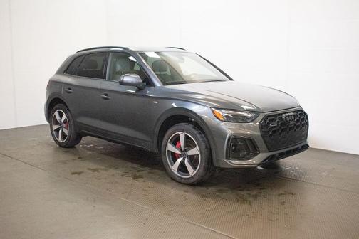 Daytona Gray Pearl Effect 2024 Audi Q5 45 S line Prestige
