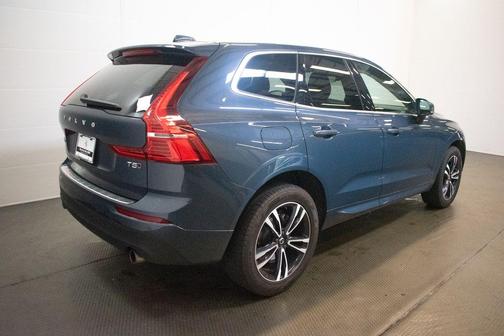 Denim Blue Metallic 2021 Volvo XC60 T5 Momentum