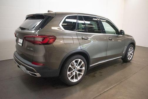 Manhattan Green Metallic 2022 BMW X5 xDrive40i