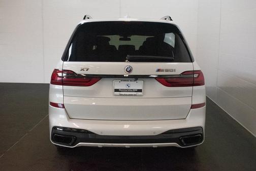 Mineral White Metallic 2022 BMW X7 M50i