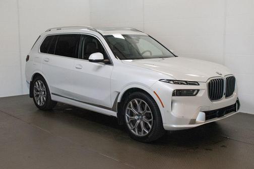 Mineral White Metallic 2024 BMW X7 xDrive40i