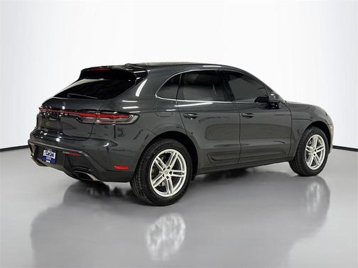2022 Porsche Macan Base