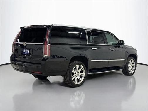 2018 Cadillac Escalade ESV Luxury