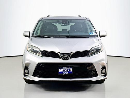 Silver Sky Metallic 2018 Toyota Sienna SE