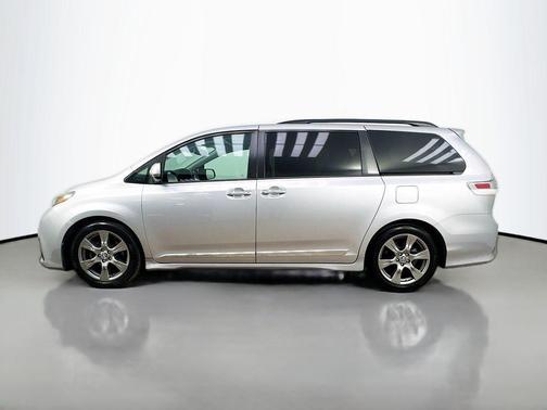 Silver Sky Metallic 2018 Toyota Sienna SE