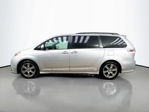 Silver Sky Metallic 2018 Toyota Sienna SE