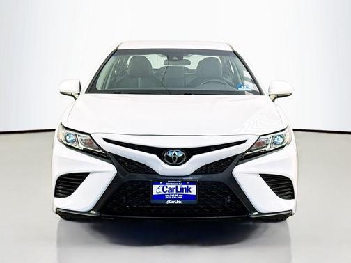 Super White 2020 Toyota Camry SE