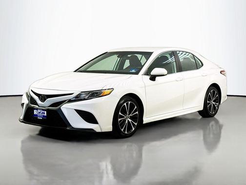 Super White 2020 Toyota Camry SE
