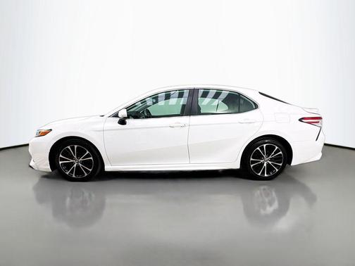 Super White 2020 Toyota Camry SE
