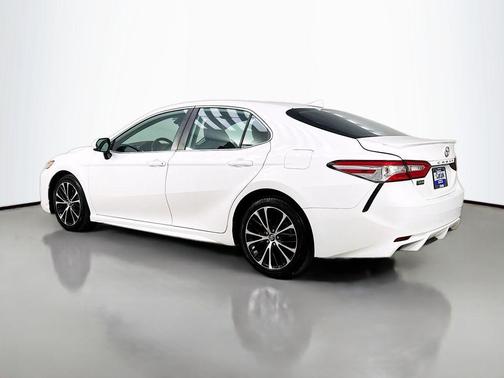 Super White 2020 Toyota Camry SE