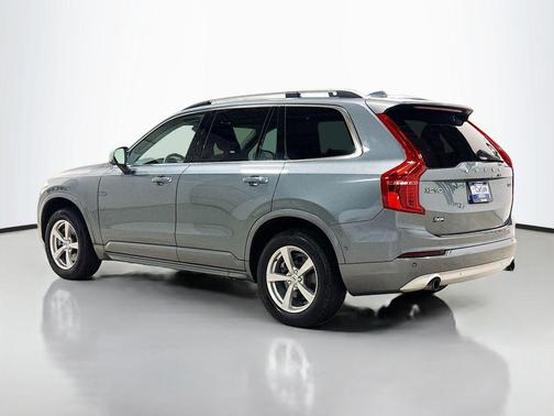 Gray Metallic 2018 Volvo XC90 T5 Momentum