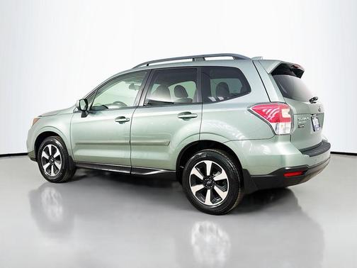 Jasmine Green Metallic 2018 Subaru Forester 2.5i Premium