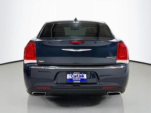2017 Chrysler 300C Base